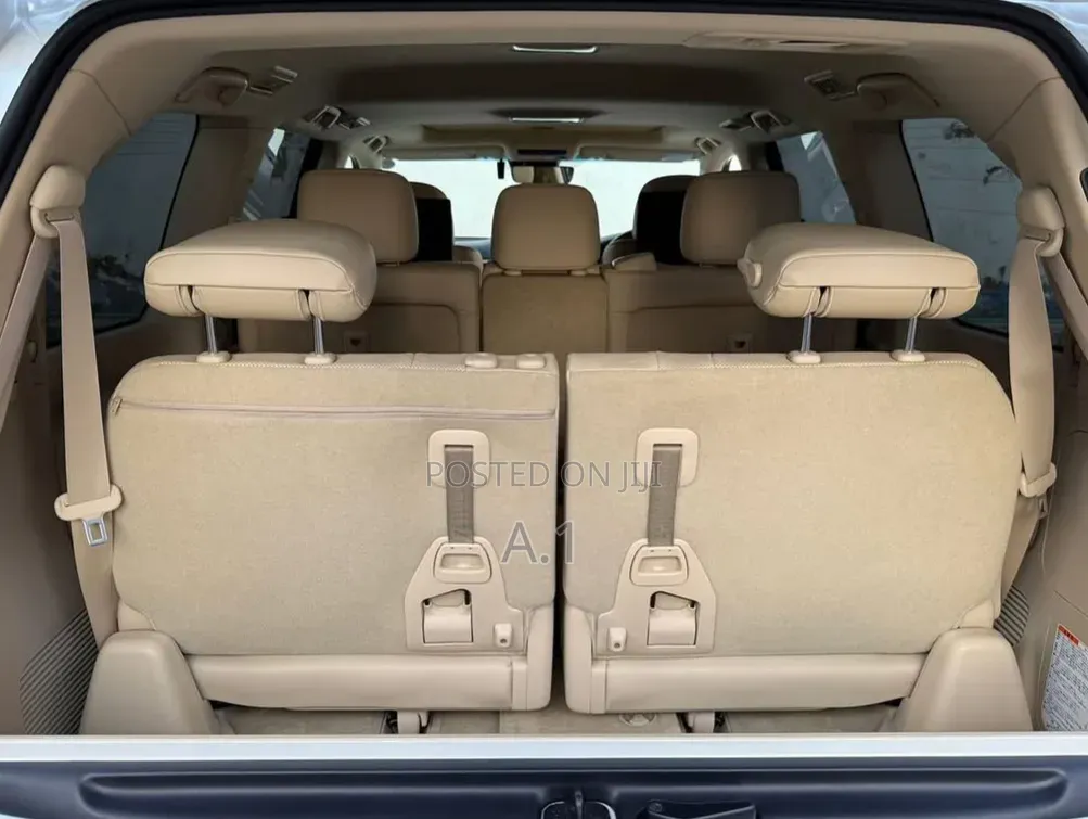 Lexus LX 570 AWD 2019 White