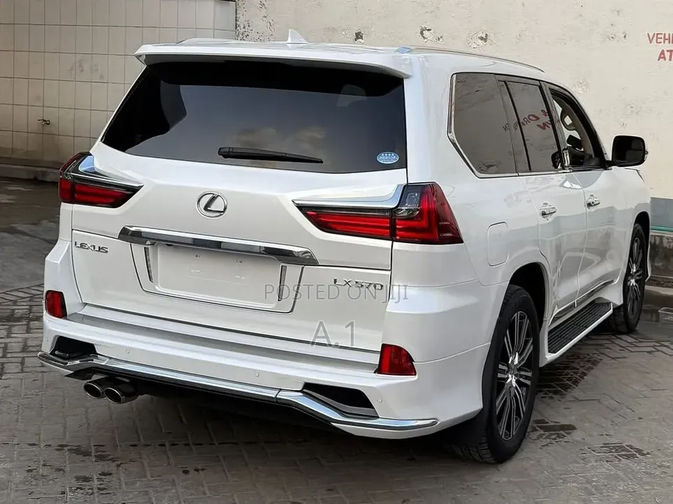 Lexus LX 570 AWD 2019 White