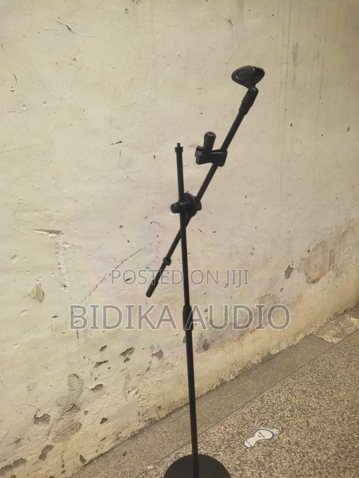 Professional Floor Microphone Stand With Boom Arm (Round Base)