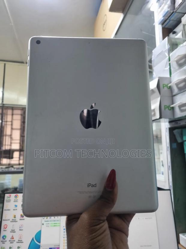 Apple iPad 9.7 32 GB Silver - thumbnail 3