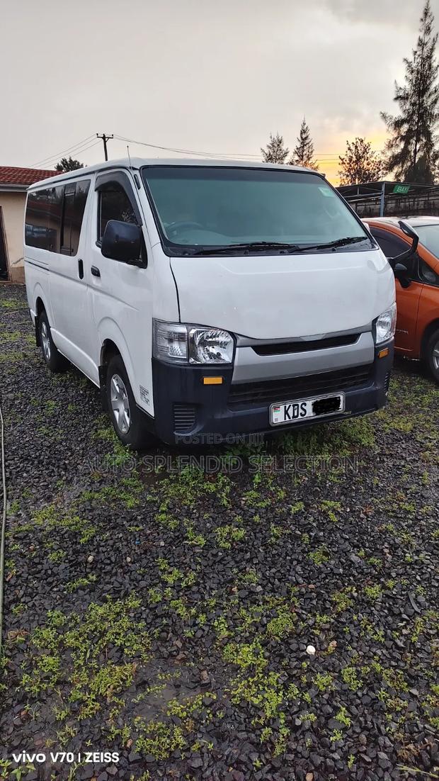 Toyota HiAce 2018 White - thumbnail 2