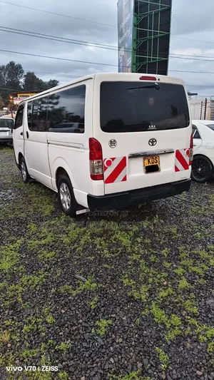 Toyota HiAce 2018 White