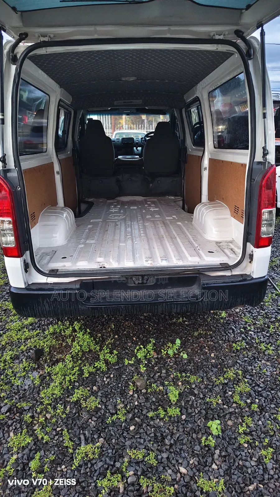 Toyota HiAce 2018 White