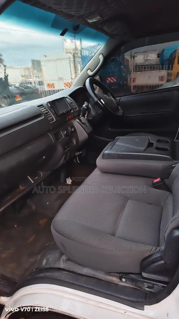 Toyota HiAce 2018 White - thumbnail 7