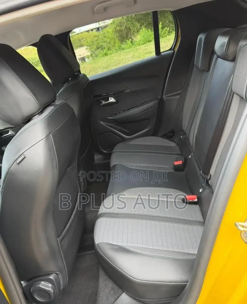 Peugeot 208 2020 Yellow