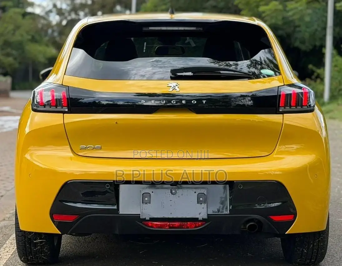Peugeot 208 2020 Yellow