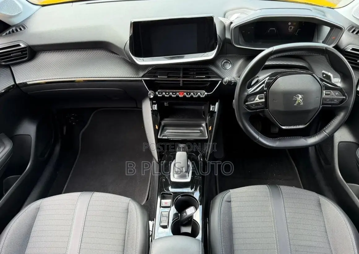 Peugeot 208 2020 Yellow