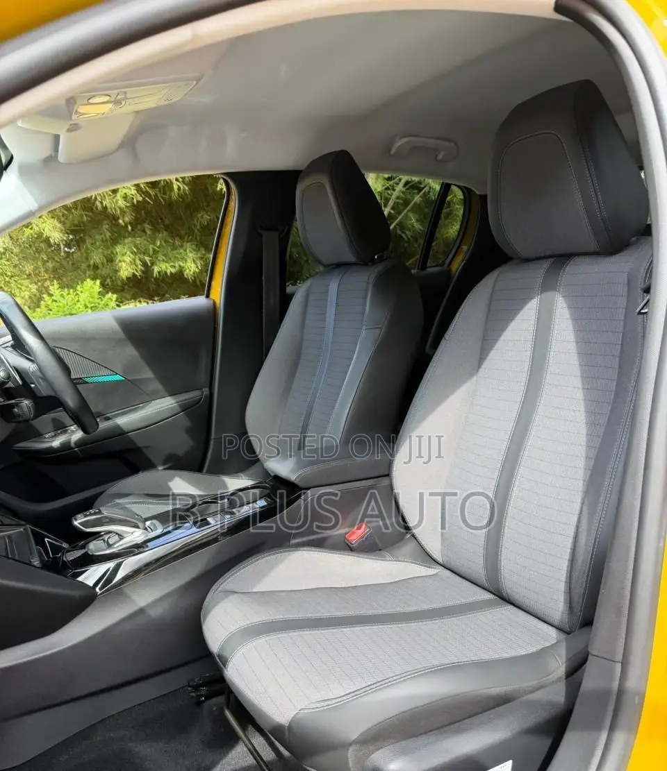 Peugeot 208 2020 Yellow