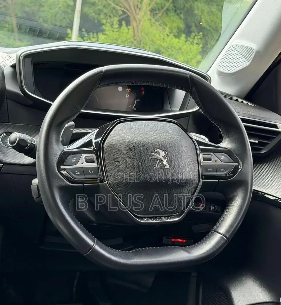 Peugeot 208 2020 Yellow