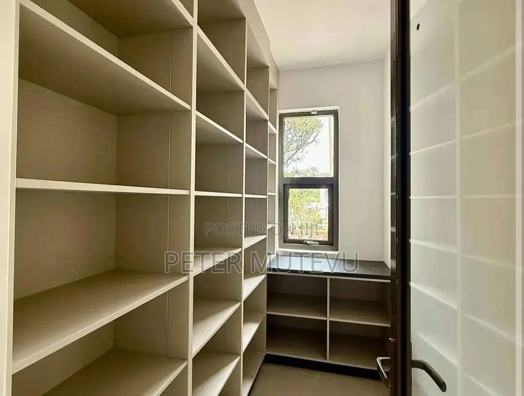 5bdrm House in Hardy for sale