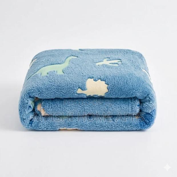Glow in the Dark Dinosaur Blanket 180x200cm - thumbnail 2