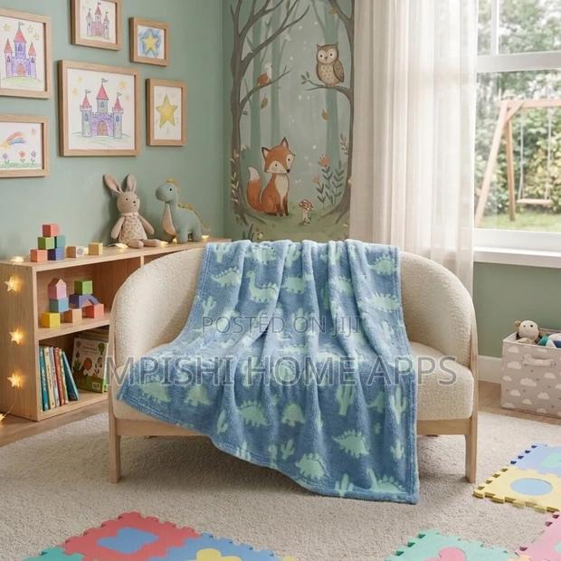 Glow in the Dark Dinosaur Blanket 180x200cm - thumbnail 4