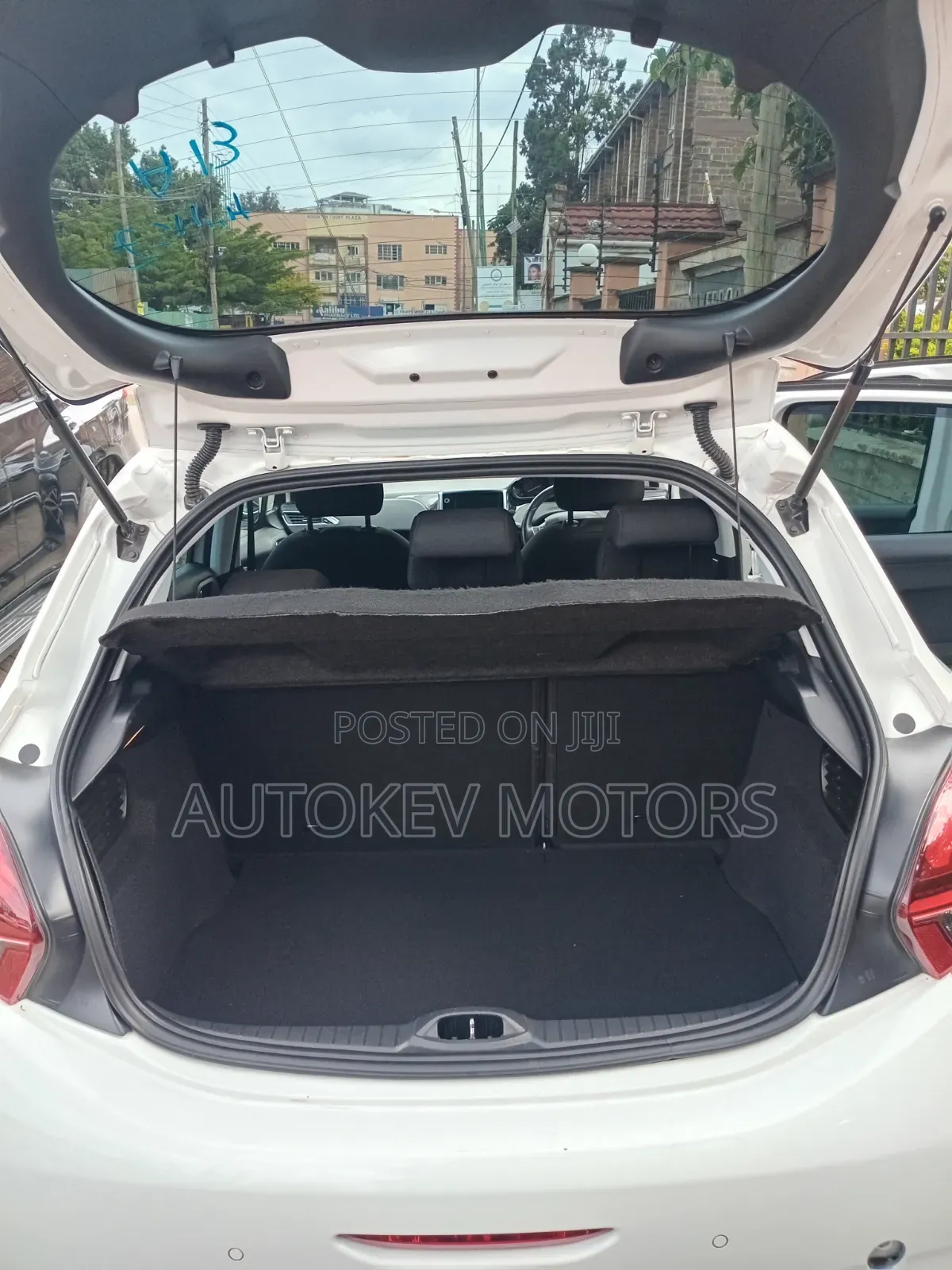 Peugeot 208 2019 White