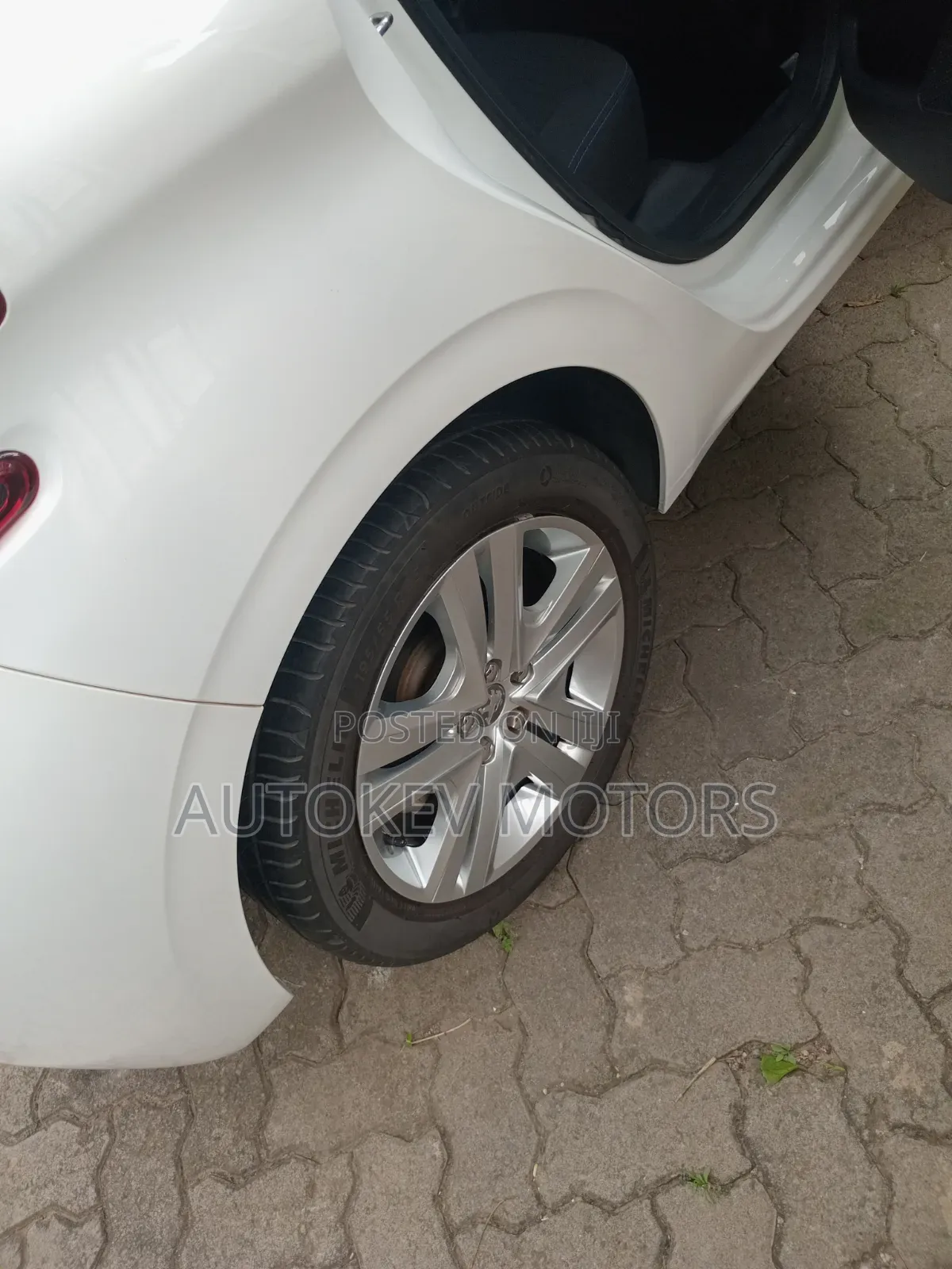 Peugeot 208 2019 White