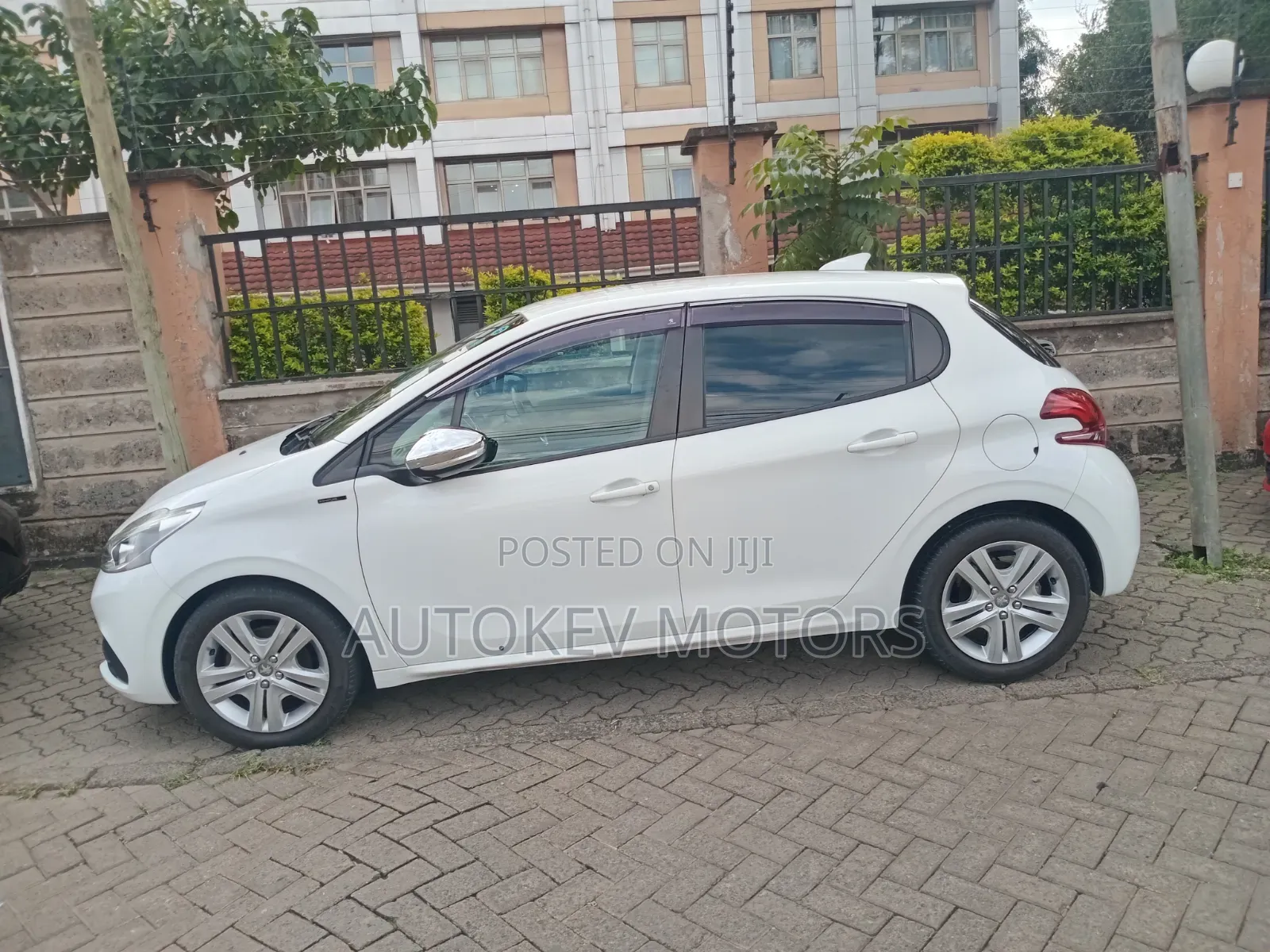 Peugeot 208 2019 White