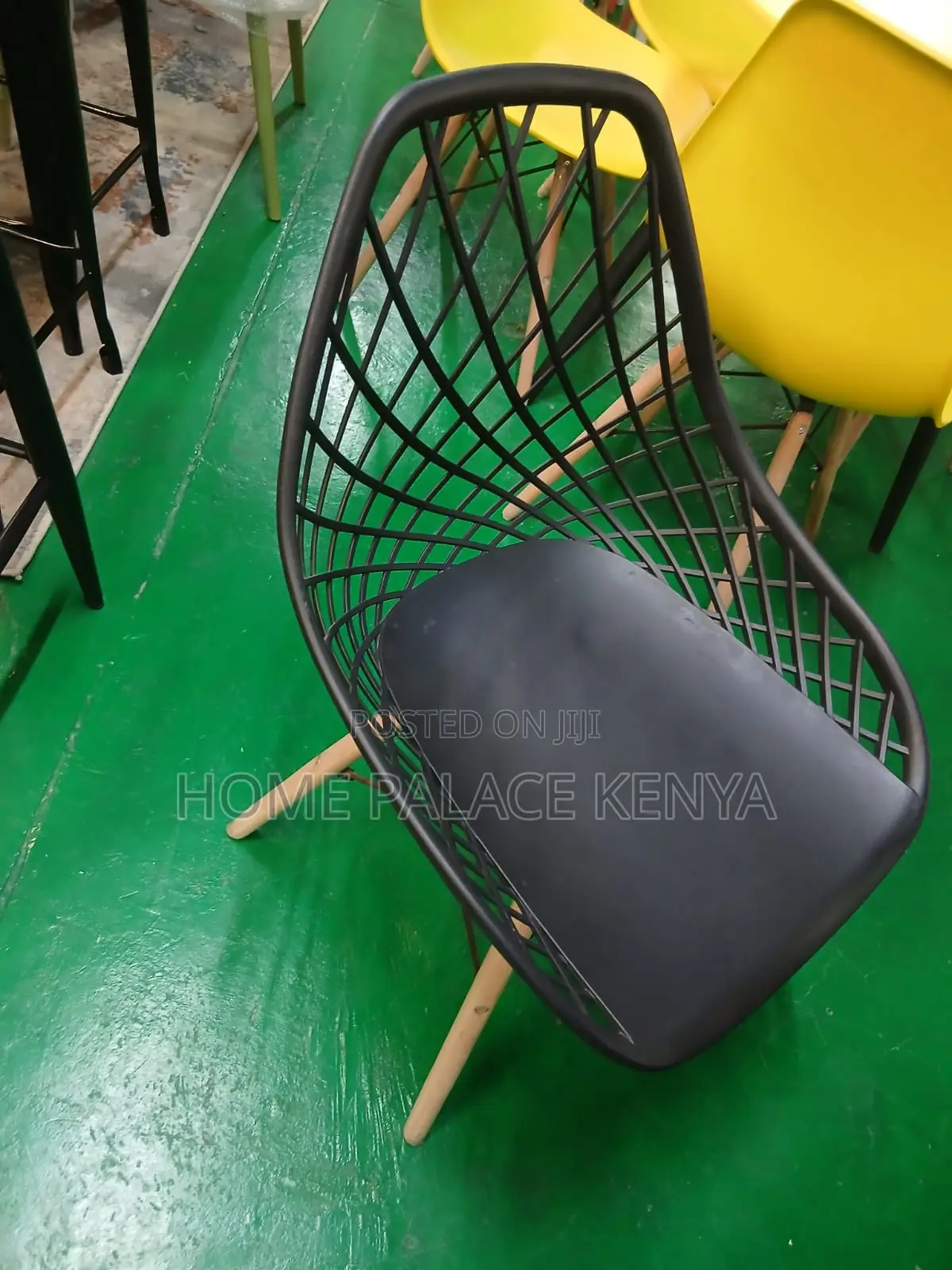 Dining Chair: Nordic Style Plastic Chair With Grid Pattern Back