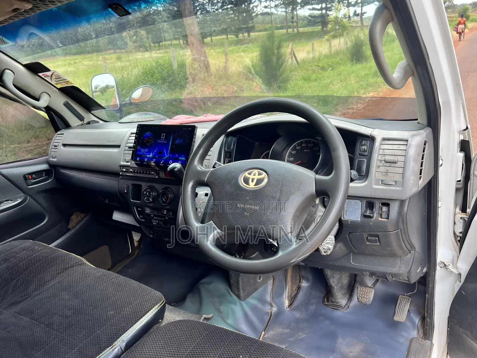 Toyota HiAce 2009 White
