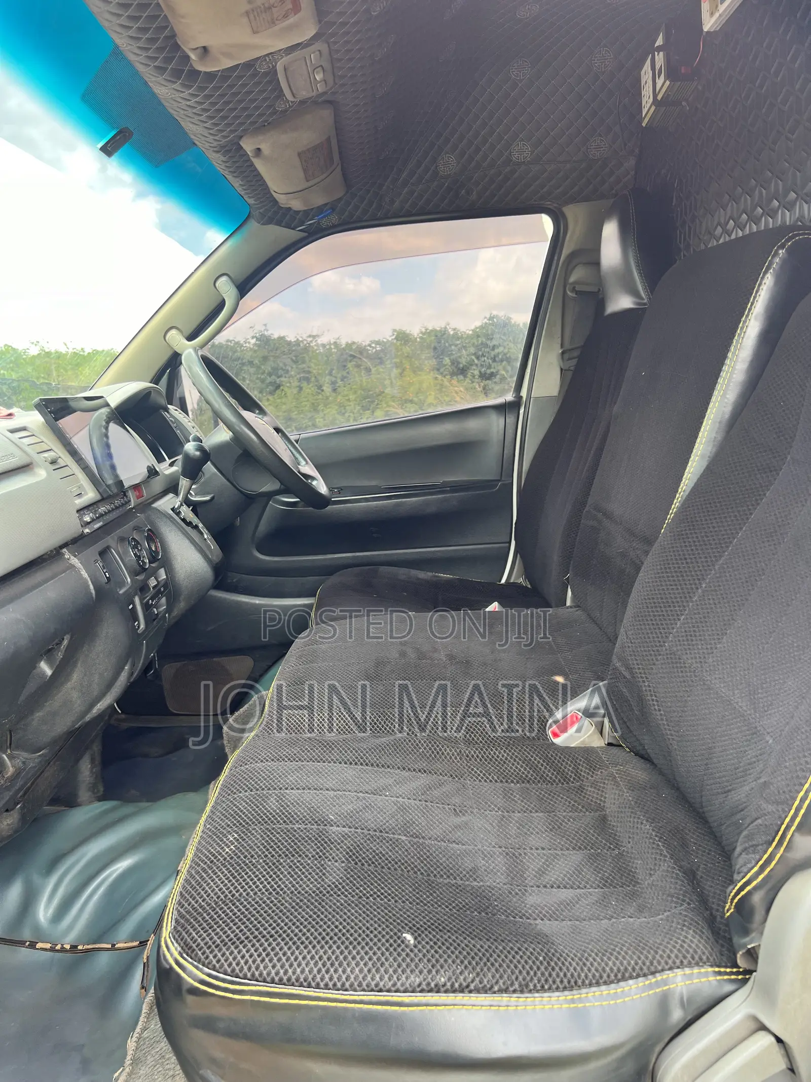 Toyota HiAce 2009 White