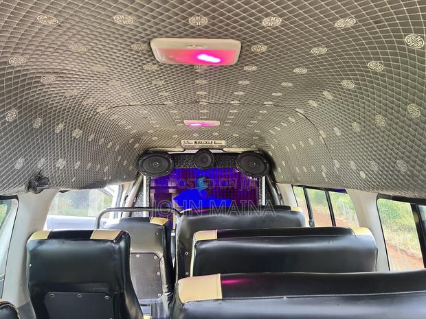 Toyota HiAce 2009 White - thumbnail 5