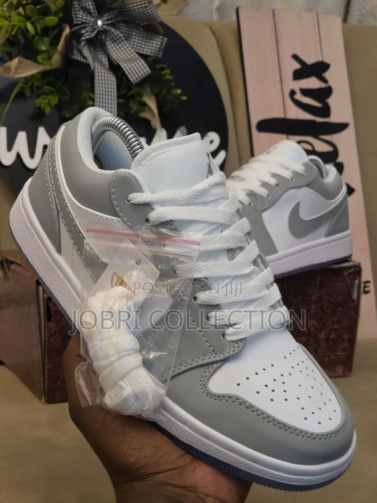 Air Jordan. 1 Wolf Sneakers