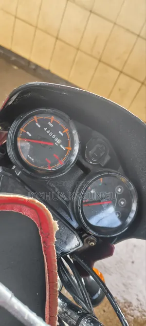 Bajaj Boxer 125 2021 Red