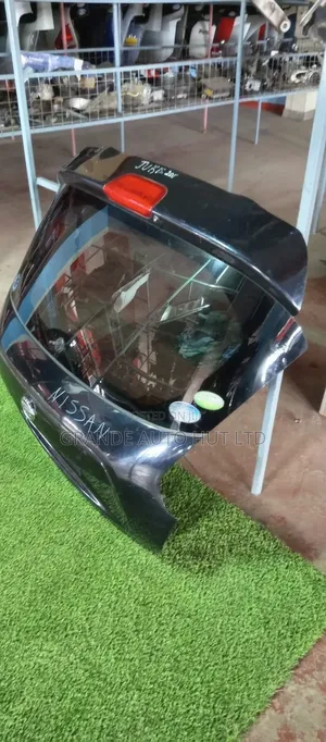 Juke Boot/Tailgate