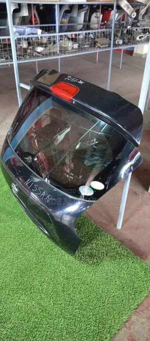 Juke Boot/Tailgate