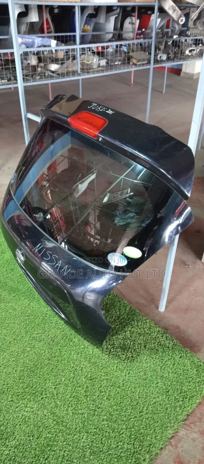 Juke Boot/Tailgate