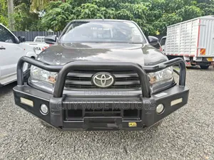 Toyota Hilux 2021 Gray