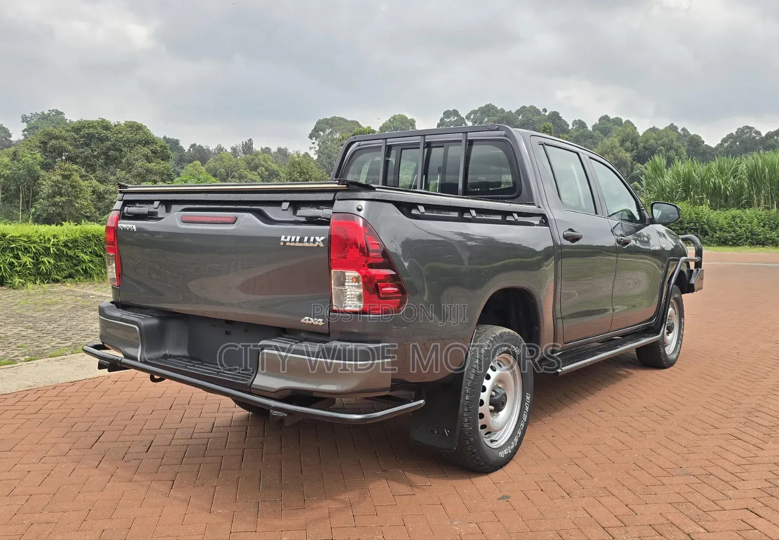 Toyota Hilux 2021 Gray