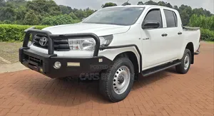 Toyota Hilux 2021 White