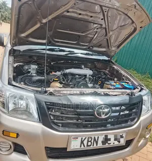 Toyota Hilux 2012 Silver