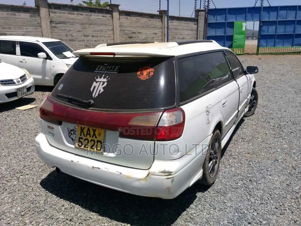 Subaru Legacy 2000 White