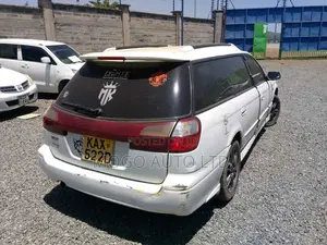 Subaru Legacy 2000 White