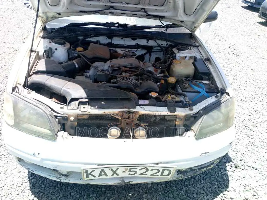 Subaru Legacy 2000 White