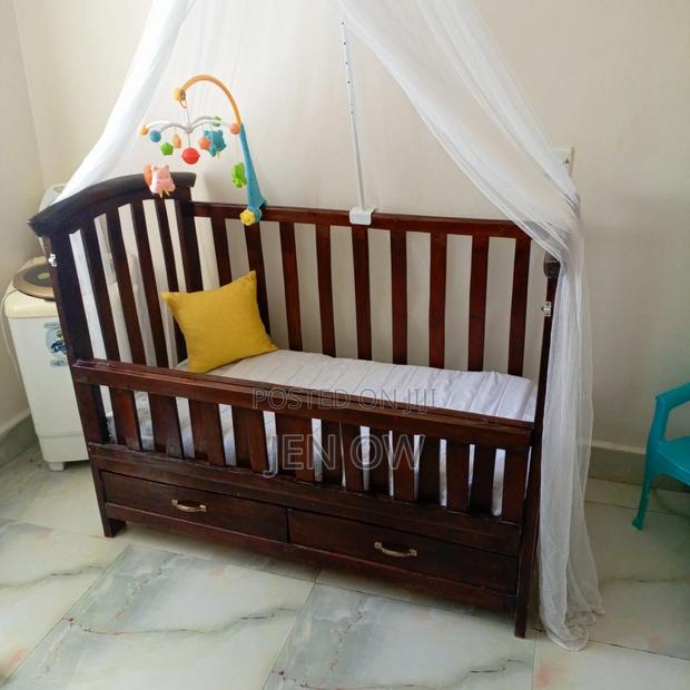 Well Maintained Baby Crib - main view