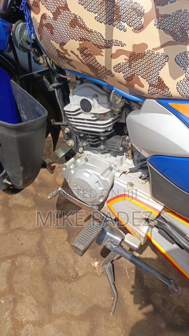 TVS HLX Plus ES 2024 Blue - thumbnail 3