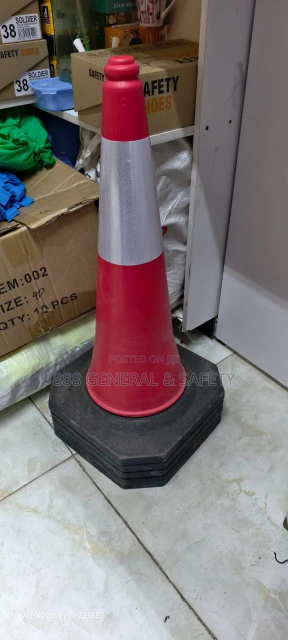 Reflector Cones (Red Reflector Cones) - main view