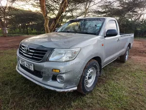 Toyota Hilux 2015 Silver