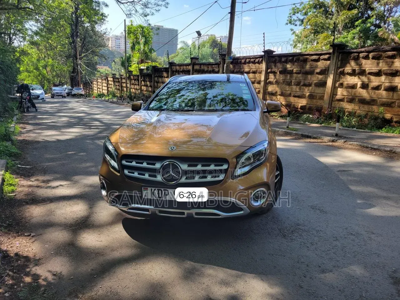 Mercedes-Benz GLA 250 2017 Gold