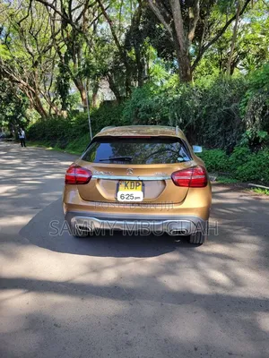 Mercedes-Benz GLA 250 2017 Gold