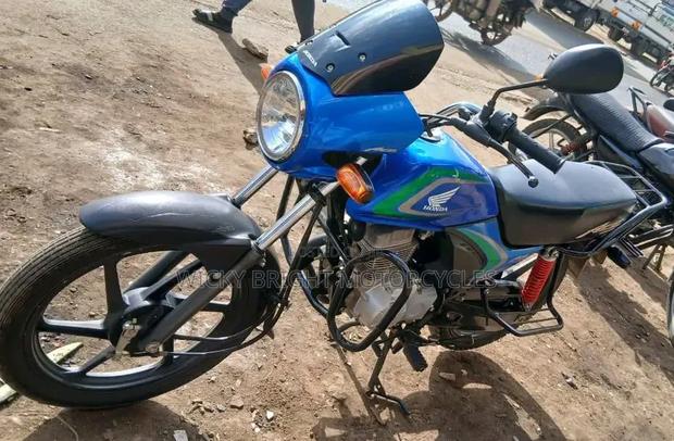 Honda CB 2025 Blue - thumbnail 4