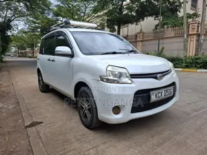 Toyota Sienta 1.5 FWD 2012 White