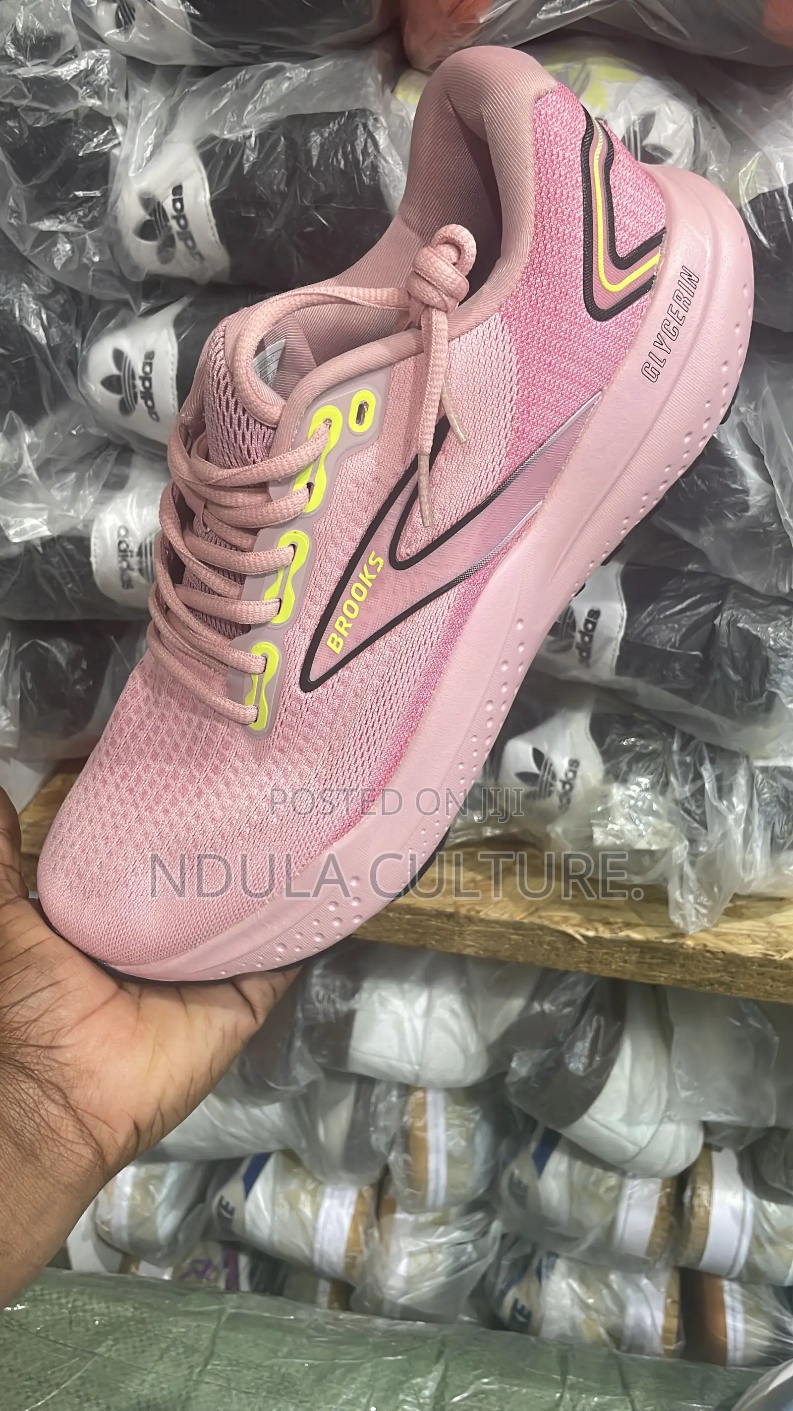 Brooks Sneakers