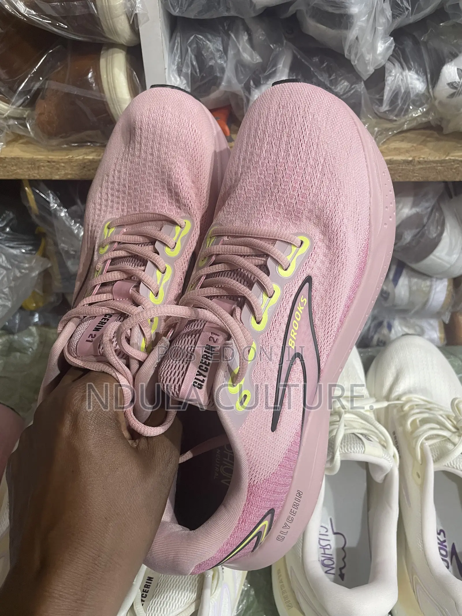 Brooks Sneakers