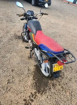 Honda CB 2022 Red