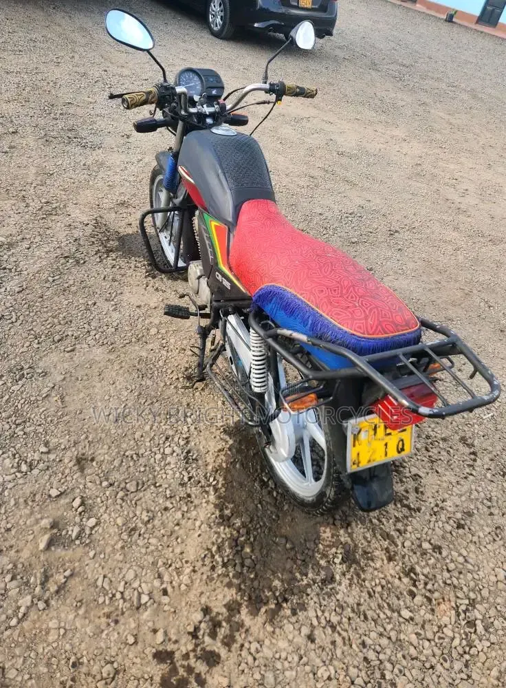 Honda CB 2022 Red