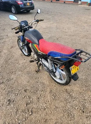 Honda CB 2022 Red