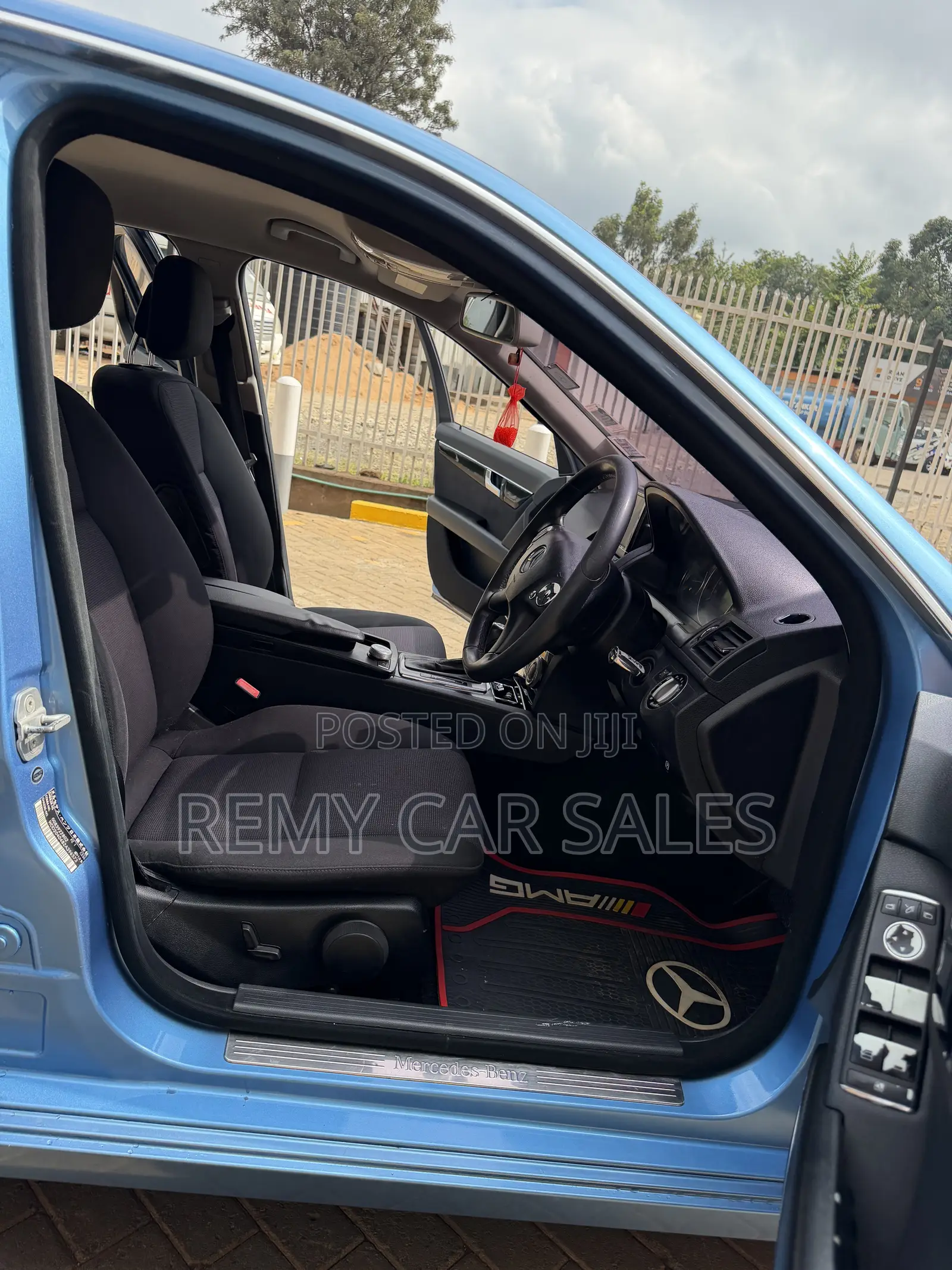 Mercedes-Benz C200 2011 Blue