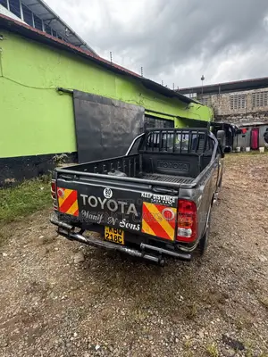 Toyota Hilux 2.5 D-4D SRX 2011 Gray